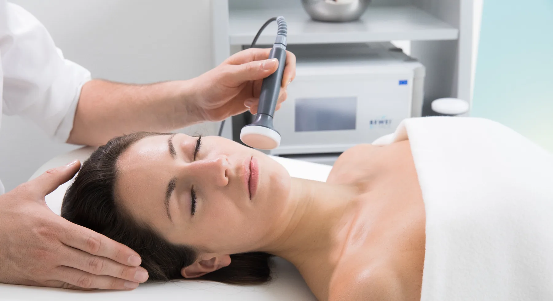 BEWEI® FACE Radiofrequenz-Behandlung bei skin.concept
